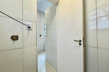 Banheiro de kitnet/studio para alugar com 1 quarto, 25m² em Vila Santa Catarina, São Paulo