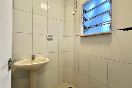 Banheiro de kitnet/studio para alugar com 1 quarto, 25m² em Vila Santa Catarina, São Paulo