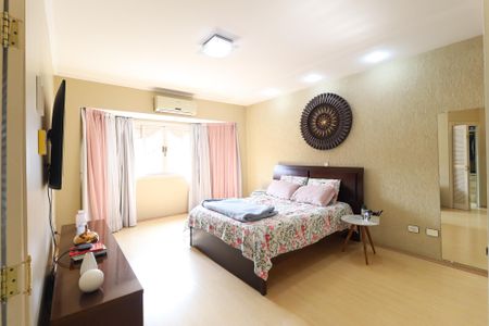 Casa à venda com 288m², 4 quartos e 3 vagasSuíte