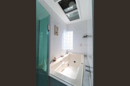 Casa à venda com 288m², 4 quartos e 3 vagasBanheiro da Suíte