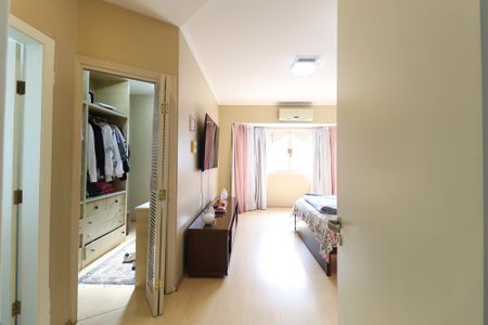 Casa à venda com 288m², 4 quartos e 3 vagasSuíte