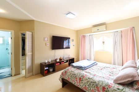 Casa à venda com 288m², 4 quartos e 3 vagasSuíte