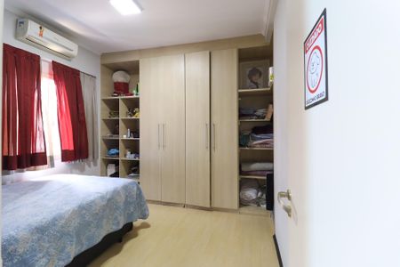 Casa à venda com 288m², 4 quartos e 3 vagasQuarto 2