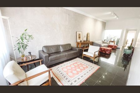 Casa à venda com 273m², 3 quartos e 4 vagasSala