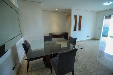 Apartamento à venda com 117m², 2 quartos e 3 vagasSala