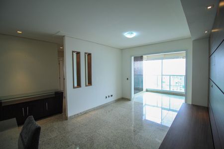 Apartamento à venda com 117m², 2 quartos e 3 vagasSala