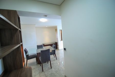 Apartamento à venda com 117m², 2 quartos e 3 vagasEscritório