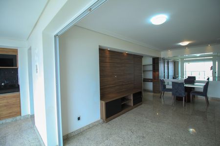 Apartamento à venda com 117m², 2 quartos e 3 vagasSala