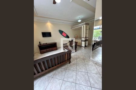 Sala de casa para alugar com 4 quartos, 269m² em Vila Tupi, Praia Grande