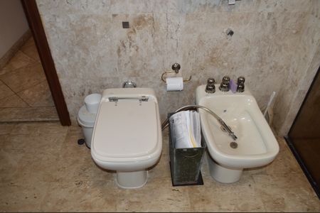 Apartamento à venda com 468m², 4 quartos e 8 vagasBanheiro da Suíte 4 (master)