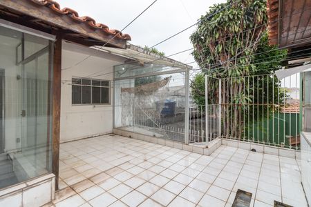 Casa para alugar com 220m², 5 quartos e 4 vagasÁrea de Serviço