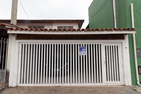 Casa para alugar com 220m², 5 quartos e 4 vagasFachada