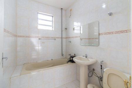 Casa para alugar com 220m², 5 quartos e 4 vagasBanheiro da suíte 1