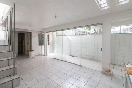 Casa para alugar com 220m², 5 quartos e 4 vagasÁrea de Serviço