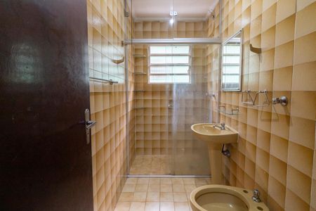 Casa para alugar com 220m², 5 quartos e 4 vagasBanheiro Social