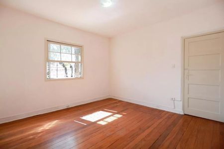 Casa à venda com 945m², 4 quartos e 2 vagasQuarto 1