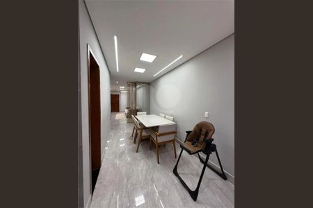 Casa à venda com 4 quartos, 190m² em Vila Carrão, São Paulo