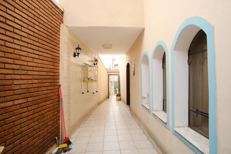 Casa à venda com 140m², 2 quartos e 2 vagasCorredor