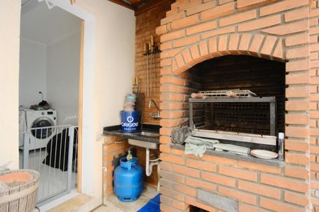 Casa à venda com 140m², 2 quartos e 2 vagasQuintal