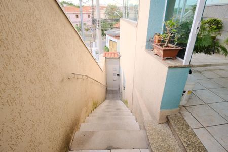 Casa à venda com 140m², 2 quartos e 2 vagasEscada