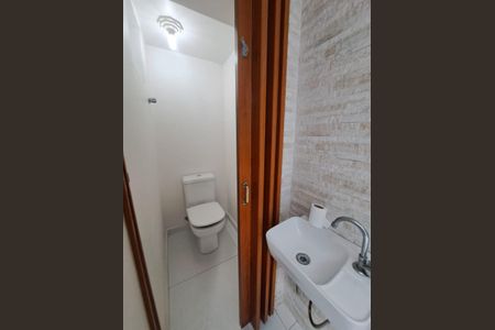 Casa à venda com 200m², 4 quartos e 2 vagas Casa à venda com 200m², 4 quartos e 2 vagasBanheiro de Serviço