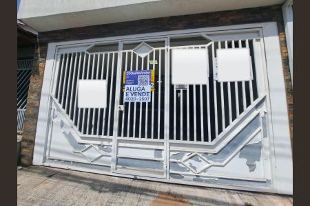 Casa à venda com 200m², 4 quartos e 2 vagas Casa à venda com 200m², 4 quartos e 2 vagasFachada