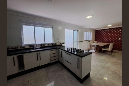 Casa à venda com 200m², 4 quartos e 2 vagas Casa à venda com 200m², 4 quartos e 2 vagasCozinha