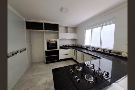 Casa à venda com 200m², 4 quartos e 2 vagas Casa à venda com 200m², 4 quartos e 2 vagasCozinha