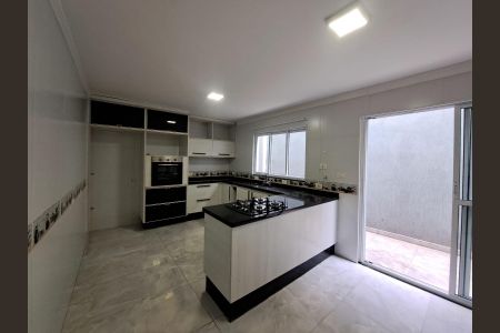 Casa à venda com 200m², 4 quartos e 2 vagas Casa à venda com 200m², 4 quartos e 2 vagasCozinha
