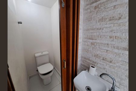 Casa à venda com 200m², 4 quartos e 2 vagas Casa à venda com 200m², 4 quartos e 2 vagasBanheiro de Serviço
