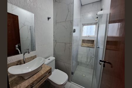 Casa à venda com 200m², 4 quartos e 2 vagas Casa à venda com 200m², 4 quartos e 2 vagasBanheiro Social