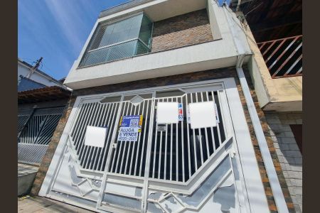 Casa à venda com 200m², 4 quartos e 2 vagas Casa à venda com 200m², 4 quartos e 2 vagasFachada