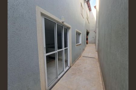 Casa à venda com 200m², 4 quartos e 2 vagas Casa à venda com 200m², 4 quartos e 2 vagasCorredor