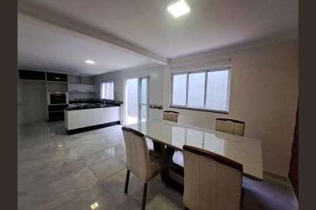 Casa à venda com 200m², 4 quartos e 2 vagas Casa à venda com 200m², 4 quartos e 2 vagasCozinha