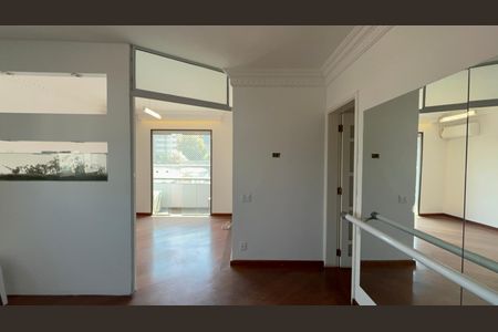 Sala de apartamento à venda com 2 quartos, 88m² em Vila Madalena, São Paulo