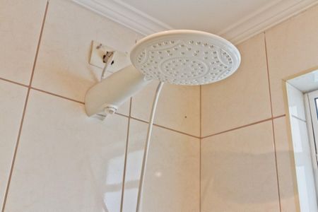 Casa à venda com 180m², 3 quartos e 3 vagasBanheiro 2