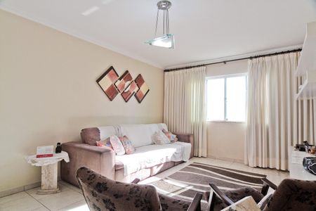 Casa à venda com 180m², 3 quartos e 3 vagasSala