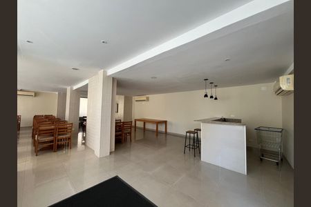 Apartamento à venda com 150m², 3 quartos e 2 vagas Apartamento à venda com 150m², 3 quartos e 2 vagasÁrea comum - Salão de festas
