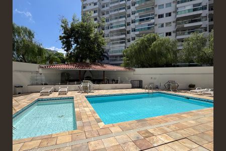 Apartamento à venda com 150m², 3 quartos e 2 vagas Apartamento à venda com 150m², 3 quartos e 2 vagasÁrea comum - Piscina