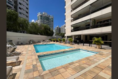 Apartamento à venda com 150m², 3 quartos e 2 vagas Apartamento à venda com 150m², 3 quartos e 2 vagasÁrea comum - Piscina