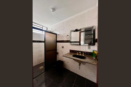 Casa à venda com 300m², 4 quartos e 8 vagasBanheiro da Suíte 4