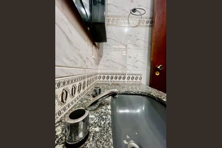 Casa à venda com 300m², 4 quartos e 8 vagasBanheiro da Suíte 2