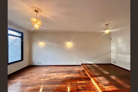 Casa à venda com 300m², 4 quartos e 8 vagasSala