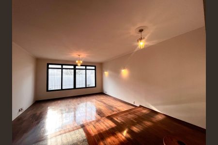 Casa à venda com 300m², 4 quartos e 8 vagasSala