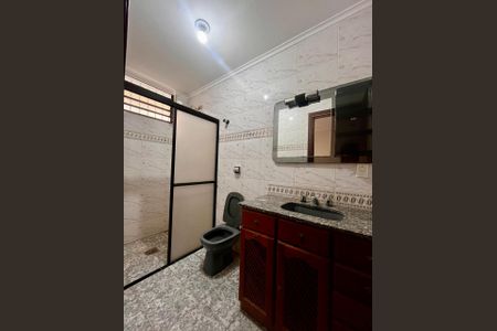 Casa à venda com 300m², 4 quartos e 8 vagasBanheiro da Suíte 2