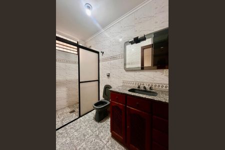 Casa à venda com 300m², 4 quartos e 8 vagasBanheiro da Suíte 2