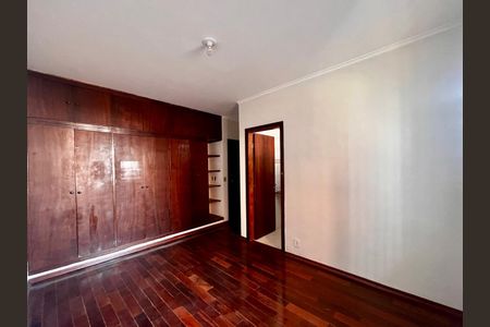 Casa à venda com 300m², 4 quartos e 8 vagasSuíte 3