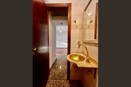 Casa à venda com 300m², 4 quartos e 8 vagasLavabo