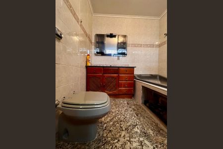 Casa à venda com 300m², 4 quartos e 8 vagasBanheiro da Suíte 5