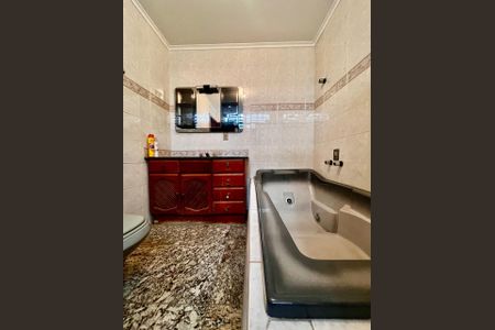 Casa à venda com 300m², 4 quartos e 8 vagasBanheiro da Suíte 5